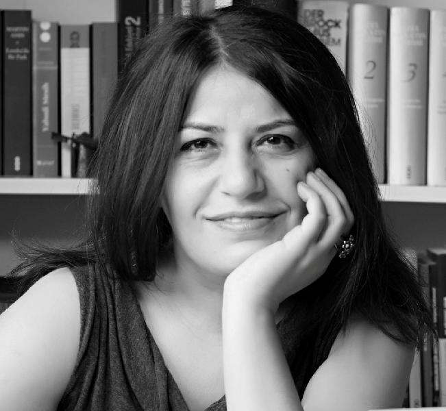 Menekşe Toprak